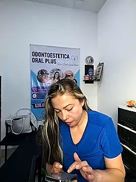 Snapshot of Madisson-04_ chatting on 12/02/25, 06:47 Madisson-04 online show from 12/02/25, 06:47