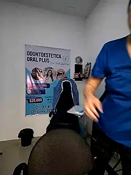 Snapshot of Madisson-04_ chatting on 12/05/25, 06:37 Madisson-04 online show from 12/05/25, 06:37