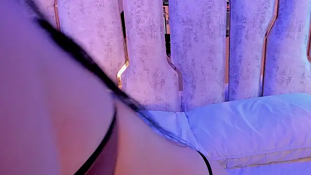 violet sm online show from 10/31/25, 03:18