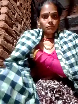 Snapshot of H_seema chatting on 10/05/25, 09:24 H seema online show from 10/05/25, 09:24