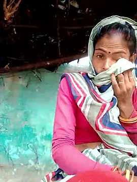 Snapshot of H_seema chatting on 10/18/25, 02:25 H seema online show from 10/18/25, 02:25