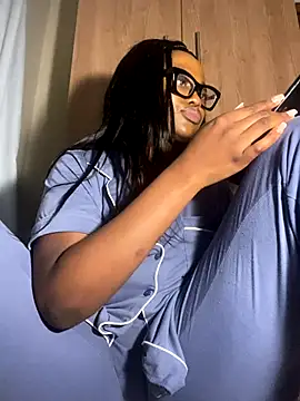 Moonzy77 online show from 10/24/25, 09:44