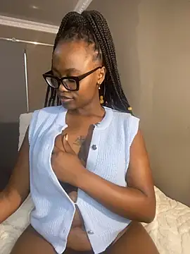 Moonzy77 online show from 11/17/25, 10:48