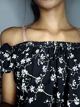 Snapshot of BunnyBloom25 chatting on 09/11/25, 05:35 BunnyBloom25 online show from 09/11/25, 05:35