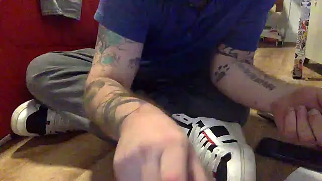 Snapshot of edger4lif3 chatting on 09/13/25, 08:08 edger4lif3 online show from 09/13/25, 08:08