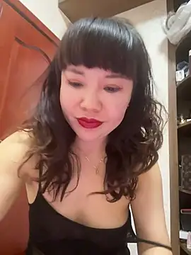 Snapshot of Xinlan-Asia chatting on 02/19/26, 12:12 Xinlan-Asia online show from 02/19/26, 12:12