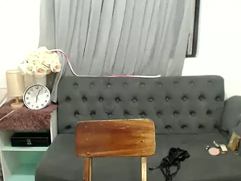 Snapshot of Misskatexx chatting on 12/17/25, 10:10 Misskatexx online show from 12/17/25, 10:10