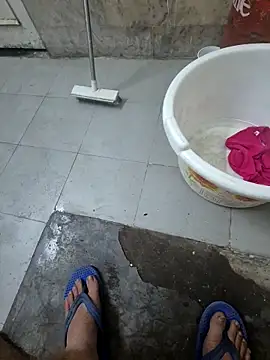 Snapshot of kkkk1882 chatting on 12/23/25, 06:44 kkkk1882 online show from 12/23/25, 06:44