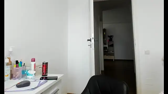 crystalxx18 online show from 09/25/25, 07:56