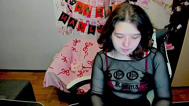 Snapshot of Acid_Kate chatting on 10/20/25, 12:11 Acid Kate online show from 10/20/25, 12:11