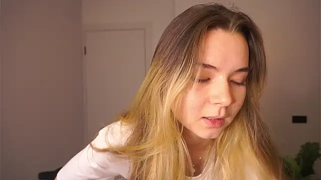 Snapshot of MarlinVarian chatting on 09/17/25, 06:42 MarlinVarian online show from 09/17/25, 06:42