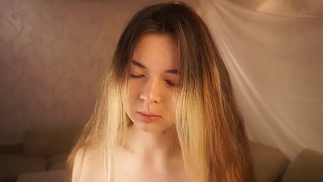 Snapshot of MarlinVarian chatting on 10/23/25, 06:06 MarlinVarian online show from 10/23/25, 06:06