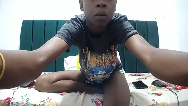 SweetSlenderChoc online show from 01/12/26, 08:52