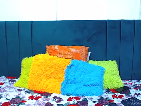 SweetSlenderChoc online show from 02/02/26, 04:27