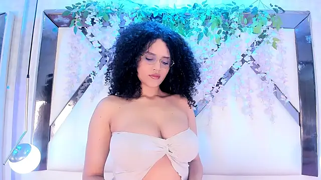 Snapshot of Lilithadams1 chatting on 02/12/26, 02:56 Lilithadams1 online show from 02/12/26, 02:56