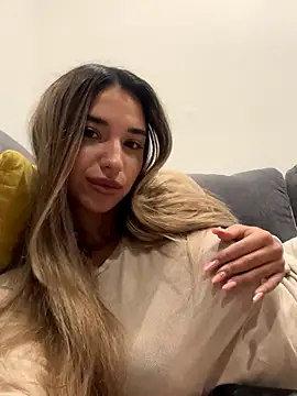 ItalianGirl online show from 10/09/25, 07:56