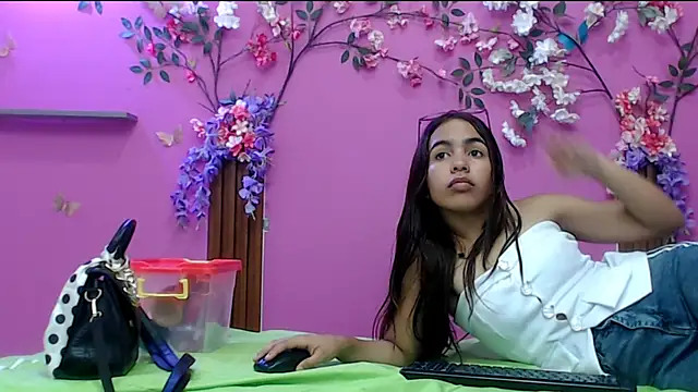 skinnysofia18 online show from 10/24/25, 01:18