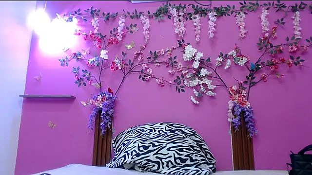 skinnysofia18 online show from 04/30/26, 01:39