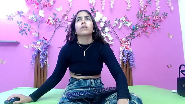skinnysofia18 online show from 05/05/26, 03:20