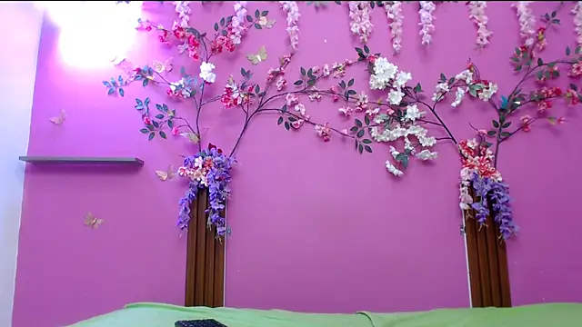 skinnysofia18 online show from 05/07/26, 02:00