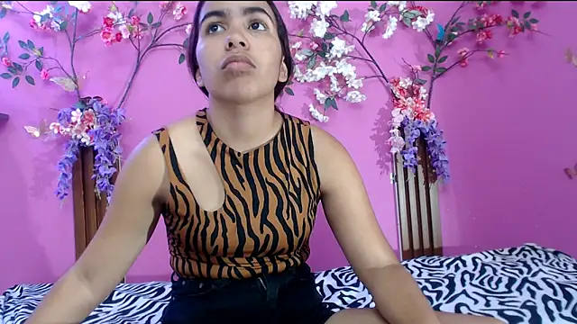 skinnysofia18 online show from 06/03/26, 02:08