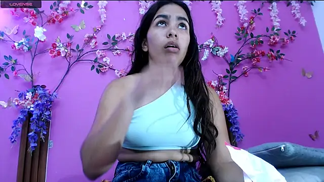 skinnysofia18 online show from 06/18/26, 02:21