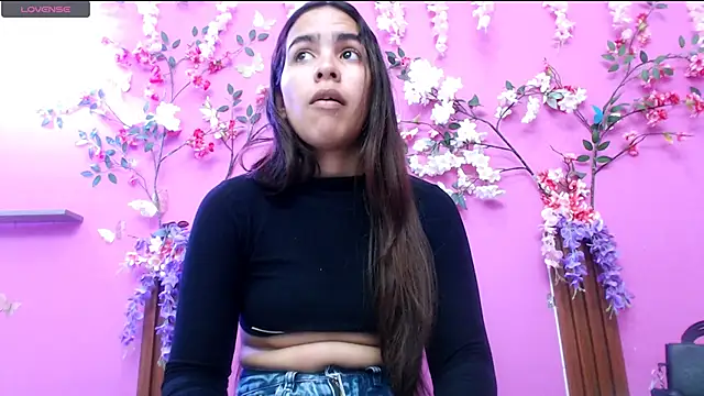 skinnysofia18 online show from 06/20/26, 02:09