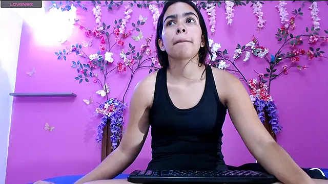 skinnysofia18 online show from 06/24/26, 01:43