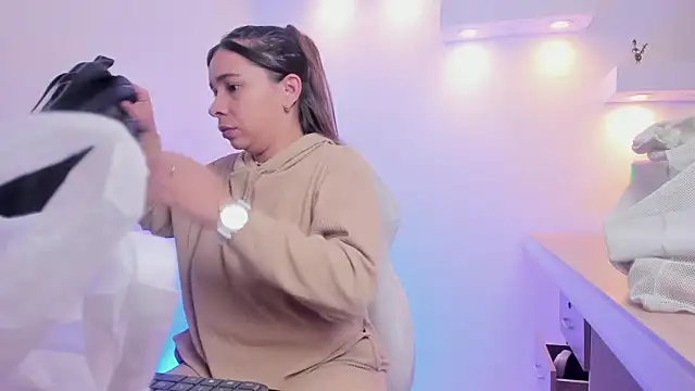 CataleyaAmaya online show from 10/25/25, 12:02