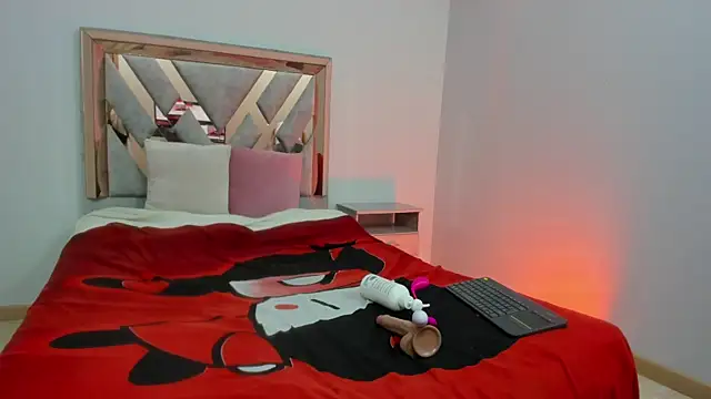 CataleyaAmaya online show from 11/30/25, 11:58