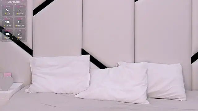 XimenaCosta online show from 11/24/25, 12:05