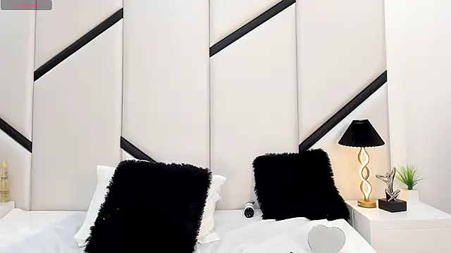 Snapshot of XimenaCosta chatting on 05/04/26, 12:23 XimenaCosta online show from 05/04/26, 12:23