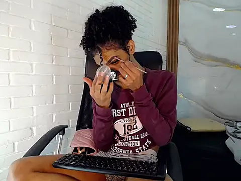 Penelopee Rouse online show from 09/25/25, 08:01