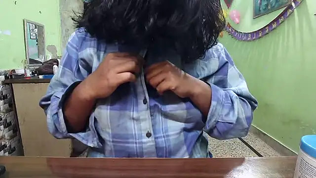 Snapshot of DearKimmi chatting on 12/20/25, 04:58 DearKimmi online show from 12/20/25, 04:58