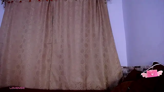 DaraKat18 online show from 11/30/25, 12:25