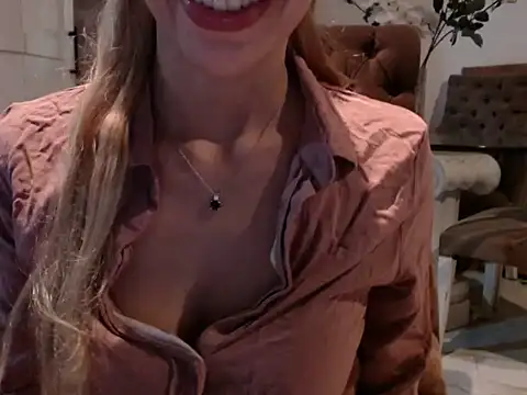 Snapshot of Marrr-hot chatting on 11/06/25, 01:06 Marrr-hot online show from 11/06/25, 01:06