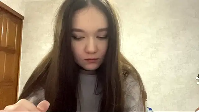 Pikmigirl18 online show from 09/21/25, 01:57