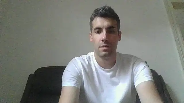 Snapshot of JulioIsHere4you chatting on 09/13/25, 01:44 JulioIsHere4you online show from 09/13/25, 01:44