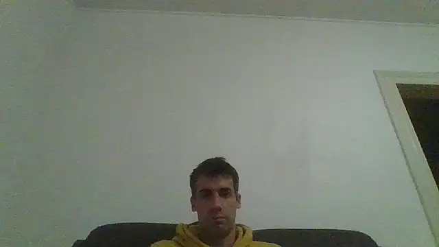 Snapshot of JulioIsHere4you chatting on 10/02/25, 03:35 JulioIsHere4you online show from 10/02/25, 03:35