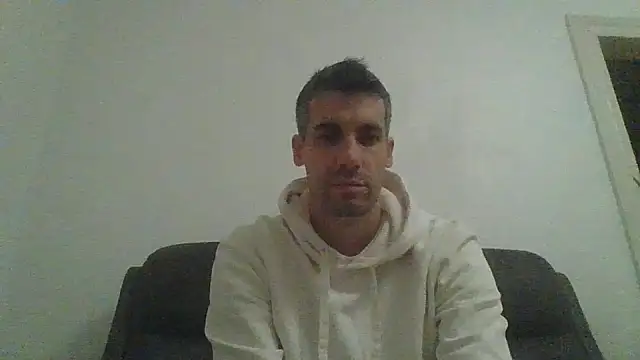 Snapshot of JulioIsHere4you chatting on 10/16/25, 05:58 JulioIsHere4you online show from 10/16/25, 05:58