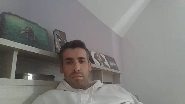 JulioIsHere4you online show from 05/15/26, 08:54