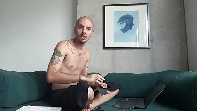 Snapshot of gael_rivas chatting on 11/09/25, 04:49 gael rivas online show from 11/09/25, 04:49