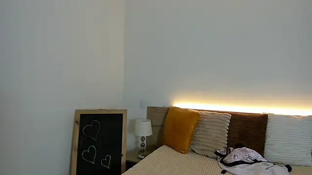 Bella Sumers online show from 06/08/26, 07:14