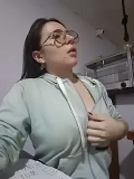 Bella Sumers online show from 06/17/26, 03:57