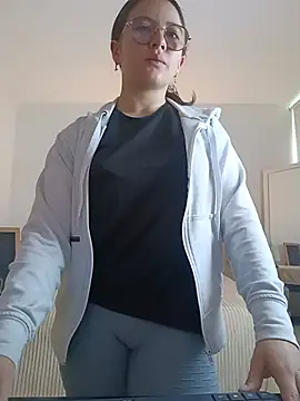 Bella Sumers online show from 06/24/26, 04:06