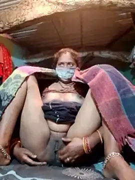 Snapshot of CUTE-004 chatting on 12/21/25, 06:04 CUTE-004 online show from 12/21/25, 06:04