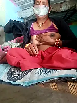 Snapshot of CUTE-004 chatting on 02/25/26, 08:46 CUTE-004 online show from 02/25/26, 08:46