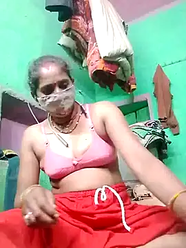 Snapshot of CUTE-004 chatting on 06/29/26, 06:19 CUTE-004 online show from 06/29/26, 06:19