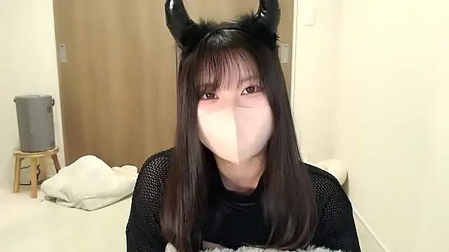 moka-neko online show from 10/31/25, 11:44