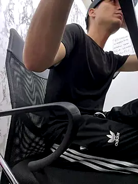 Snapshot of StevenHumps chatting on 09/25/25, 05:44 StevenHumps online show from 09/25/25, 05:44